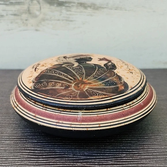 GREEK HANDPAINTED PYXIS OF GODESS APHRODITE - Picture 2 of 6